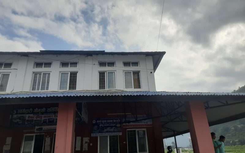 एक दिनको अन्तरमा दुईपटक ताल्चा फोरी टिकुरी बसपार्कमा चोरी, सिसि क्यामेरा कमसल भयो- व्यवस्थाप समिति