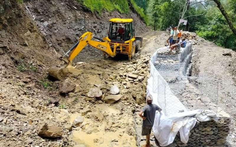 अवरुद्ध मच्छी-ठुलाबेसी सडक हप्ता दिनपछि संचालनमा 