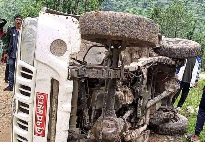 प्यूठान नौबहिनीमा बोलेरो जिप दुर्घटना