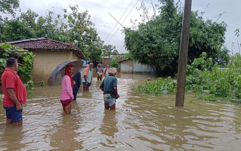 बाढिपहिरोबाट ज्यान गुमाउनेको संख्या एक सय एक, अझै ६० बढि व्यपत्ता