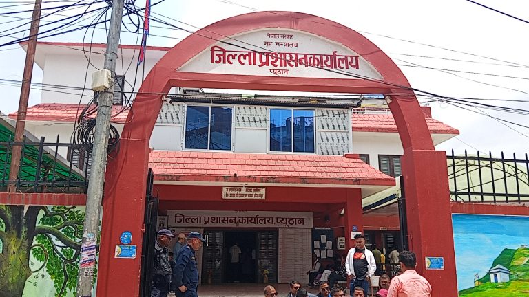 मूल्यवृद्धि र भुक्तानी समस्याले निर्माण क्षेत्र संकटमा काम रोक्ने चेतावनीसहित निर्माण व्यवसायी संघ प्यूठानद्वारा प्रशासनमा ज्ञापनपत्र